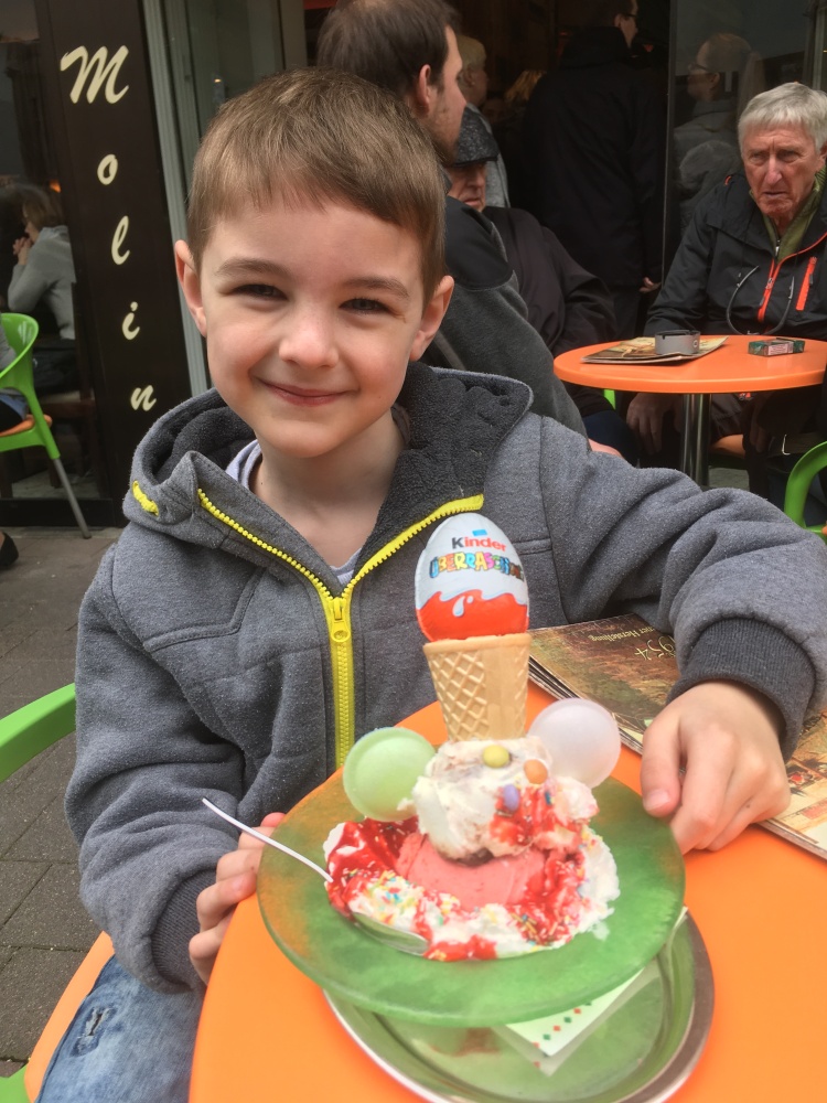 Things Helen Loves, boy with elaborate childs ice cream