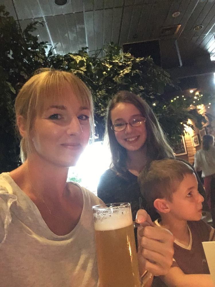 Things Helen Loves, image of woman and two children in German Beer Hall